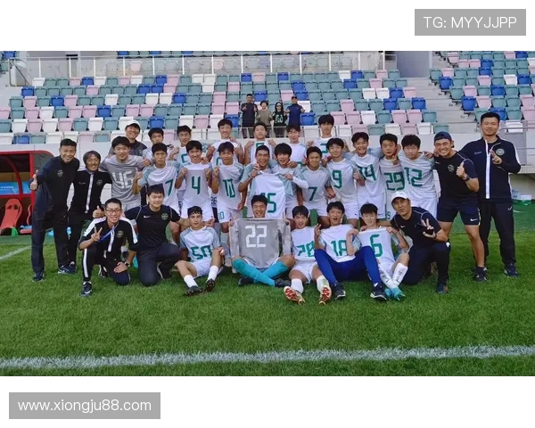 烈日战队迎战梅赫伦球队激情对决展现足球魅力与团队精神