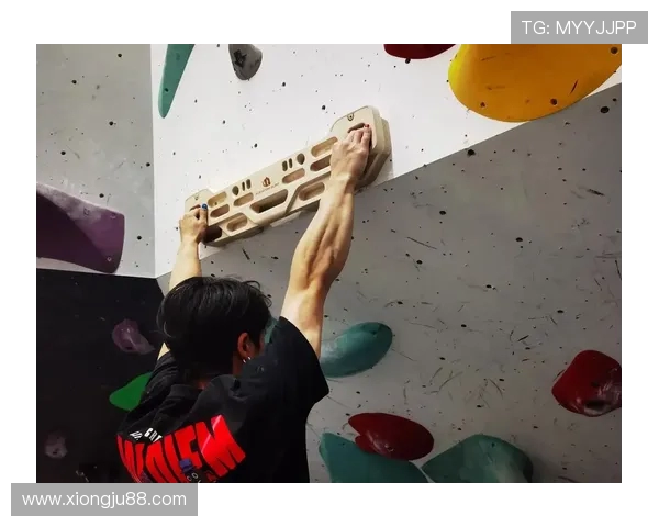 成都攀岩队在极限运动嘉年华中的精彩表现与技术分析